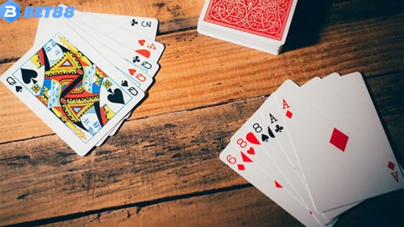Kinh nghiệm xử lý khi gặp bài rác trong poker là gì?
